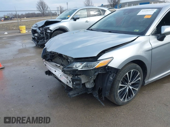 2020 Toyota Camry SE with VIN 4T1G11AK0LU978895, listed as a IAAI auction lot 41686039 with 106,413 mi miles. Bid and sale history available at carsss.com. Image 6.