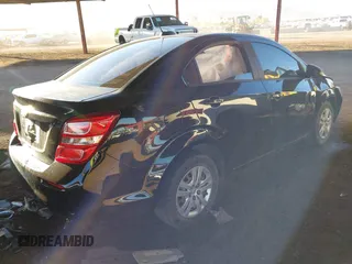 2017 Chevrolet Sonic LS z VIN 1G1JB5SG9H4172563, wystawiony jako IAAI lot #41398834 z przebiegiem Nie podano mil oraz . Historia ofert i sprzedaży dostępna na DreamBid. Obrazek 4.