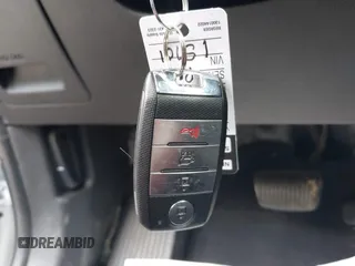 2017 Kia Sorento SX z VIN 5XYPK4A58HG226884, wystawiony jako IAAI lot #40738284 z przebiegiem 137 599 mil mil oraz . Historia ofert i sprzedaży dostępna na DreamBid. Obrazek 11.