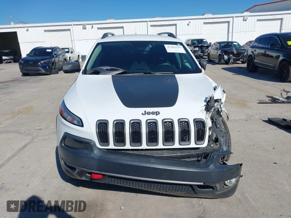 2018 Jeep Cherokee Trailhawk z VIN 1C4PJMBX8JD562994, wystawiony jako IAAI lot #41281555 z przebiegiem 86 702 mil mil oraz . Historia ofert i sprzedaży dostępna na DreamBid. Obrazek 13.