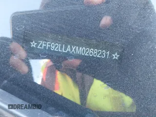 2021 Ferrari F8 z VIN ZFF92LLAXM0268231, wystawiony jako IAAI lot #41442929 z przebiegiem 6157 mil mil oraz . Historia ofert i sprzedaży dostępna na DreamBid. Obrazek 19.