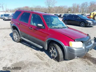2004 Ford Escape XLT with VIN 1FMCU931X4KB19738, listed as a IAAI auction lot 41925561 with 220,674 mi miles. Bid and sale history available at carsss.com. Image 1.