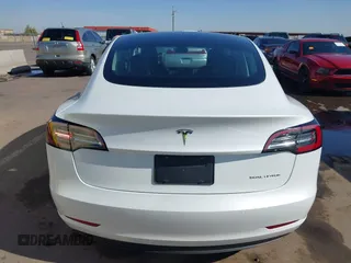 2021 Tesla Model 3 Long Range z VIN 5YJ3E1EB9MF006966, wystawiony jako IAAI lot #41976745 z przebiegiem 37 651 mil mil oraz . Historia ofert i sprzedaży dostępna na DreamBid. Obrazek 16.