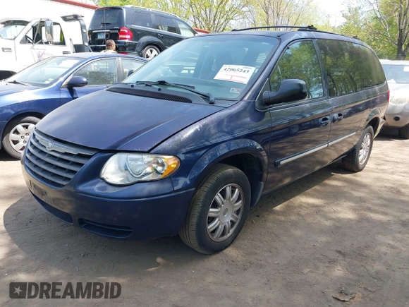 2005 Chrysler Town & Country Touring with VIN 2C8GP54L95R181669, listed as a IAAI auction lot 42065243 with 183,285 mi miles. Bid and sale history available at carsss.com. Image 2.