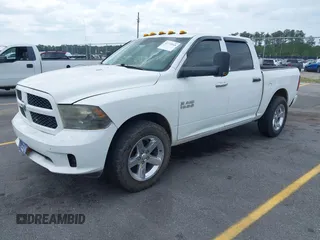 2018 Ram 1500 Express z VIN 3C6RR6KG5JG194863, wystawiony jako IAAI lot #42133048 z przebiegiem 151 614 mil mil oraz . Historia ofert i sprzedaży dostępna na DreamBid. Obrazek 2.