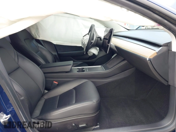 2021 Tesla Model 3 Standard Range Plus z VIN 5YJ3E1EA9MF020860, wystawiony jako IAAI lot #42246074 z przebiegiem 52 674 mil mil oraz . Historia ofert i sprzedaży dostępna na DreamBid. Obrazek 5.