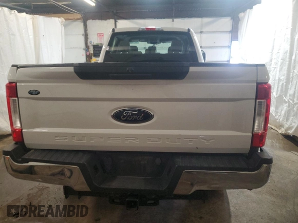 2019 Ford F-250 XL z VIN 1FT7W2B68KEF94997, wystawiony jako Copart lot #59473355 z przebiegiem Nie podano mil oraz Szkoda całkowita • Salvage title. Historia ofert i sprzedaży dostępna na DreamBid. Obrazek 6.