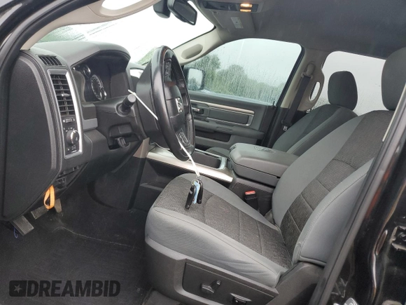 2018 Ram 1500 Big Horn z VIN 1C6RR7LT0JS338555, wystawiony jako Copart lot #62467725 z przebiegiem 102 212 mil mil oraz Szkoda całkowita • Salvage title. Historia ofert i sprzedaży dostępna na DreamBid. Obrazek 7.
