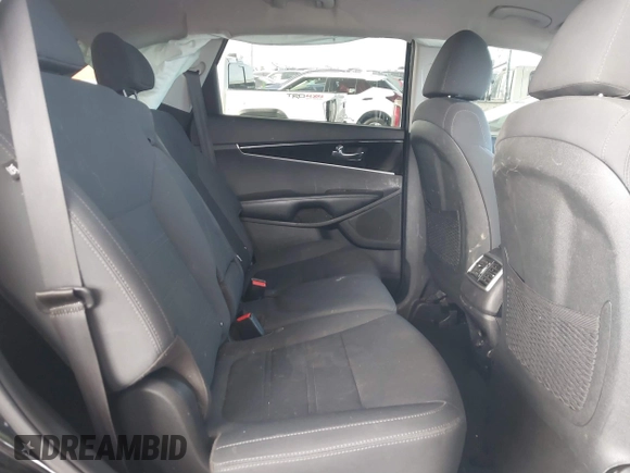2019 Kia Sorento LX with VIN 5XYPG4A39KG522973, listed as a IAAI auction lot 41353348 with 151,889 mi miles. Bid and sale history available at carsss.com. Image 8.