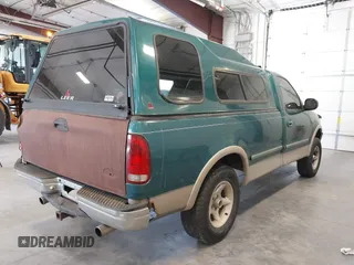 1997 Ford F-150 z VIN 1FTEF18L3VKC01590, wystawiony jako IAAI lot #41807198 z przebiegiem 210 000 mil mil oraz . Historia ofert i sprzedaży dostępna na DreamBid. Obrazek 4.