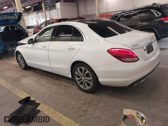 2016 Mercedes-Benz C 300 z VIN 55SWF4JB0GU160647, wystawiony jako IAAI lot #41980155 z przebiegiem 66 783 mil mil oraz . Historia ofert i sprzedaży dostępna na DreamBid. Obrazek 3.