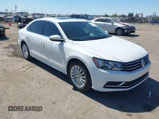 2017 Volkswagen Passat SE z VIN 1VWBT7A39HC018666, wystawiony jako IAAI lot #42551855 z przebiegiem 121 963 mil mil oraz . Historia ofert i sprzedaży dostępna na DreamBid. Obrazek 1.