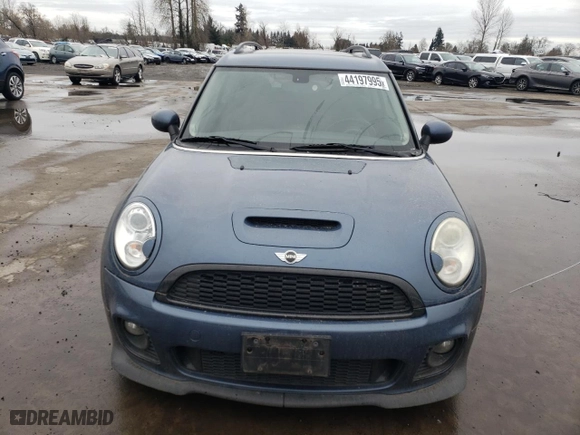 2009 MINI Cooper Clubman S with VIN WMWMM33569TP74017, listed as a Copart auction lot 44197995 with 181,093 mi miles and Salvage Title. Bid and sale history available at carsss.com. Image 5.