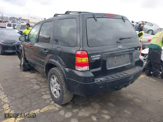 2005 Ford Escape Limited with VIN 1FMYU04155KC05430, listed as a IAAI auction lot 41784958 with 190,822 mi miles. Bid and sale history available at carsss.com. Image 3.