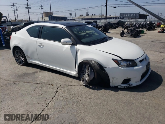 2013 Scion tC z VIN JTKJF5C77D3063067, wystawiony jako Copart lot #54264625 z przebiegiem 74 351 mil mil oraz Szkoda całkowita • Salvage title. Historia ofert i sprzedaży dostępna na DreamBid. Obrazek 4.