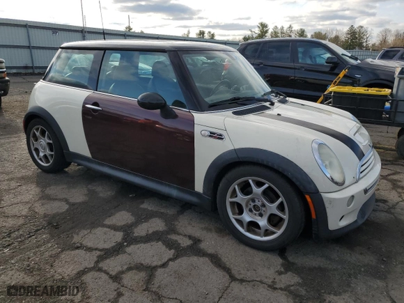 2004 MINI Cooper Hardtop S with VIN WMWRE334X4TD89355, listed as a Copart auction lot 51381075 with 128,293 mi miles and Clean Title. Bid and sale history available at carsss.com. Image 4.