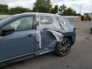 2023 Mazda CX-50 S Premium Plus z VIN 7MMVABEMXPN102316, wystawiony jako Copart lot #60009812 z przebiegiem 4 876 mil mil oraz . Historia ofert i sprzedaży dostępna na DreamBid. Obrazek 9.