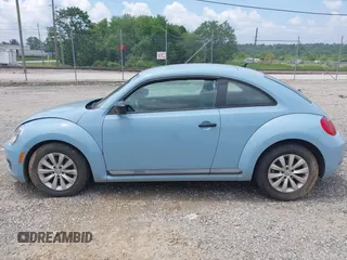 2015 Volkswagen Beetle Fleet Edition z VIN 3VWF17AT5FM611508, wystawiony jako IAAI lot #42441498 z przebiegiem 98 536 mil mil oraz . Historia ofert i sprzedaży dostępna na DreamBid. Obrazek 14.