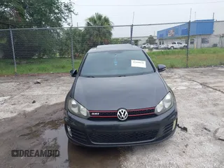 2010 Volkswagen GTI z VIN WVWGV7AJ9AW173921, wystawiony jako IAAI lot #42444636 z przebiegiem 128 103 mil mil oraz . Historia ofert i sprzedaży dostępna na DreamBid. Obrazek 6.