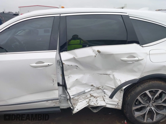 2022 Acura MDX Technology with VIN 5J8YD9H42NL011575, listed as a IAAI auction lot 41459325 with 40,017 mi miles and . Bid and sale history available at DreamBid. Image 6.
