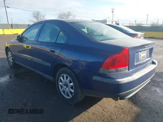 2002 Volvo S60 with VIN YV1RS61R422109693, listed as a IAAI auction lot 41523392 with 231,351 mi miles. Bid and sale history available at carsss.com. Image 3.