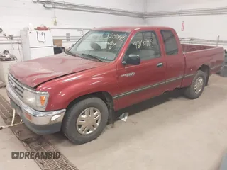 1995 Toyota T100 DX with VIN JT4VD12E0S0013715, listed as a IAAI auction lot 42140145 with 276,371 mi miles. Bid and sale history available at carsss.com. Image 2.