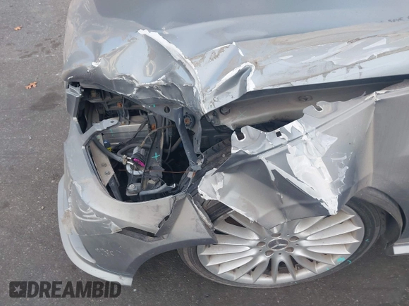 2011 Mercedes-Benz E 350 Luxury with VIN WDDHF8HB8BA421618, listed as a IAAI auction lot 40611654 with 209,449 mi miles and . Bid and sale history available at DreamBid. Image 6.