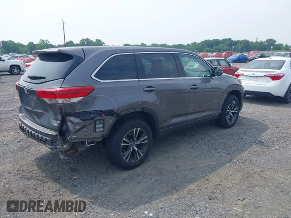 2018 Toyota Highlander LE z VIN 5TDBZRFH3JS841728, wystawiony jako IAAI lot #42424705 z przebiegiem 93 473 mil mil oraz . Historia ofert i sprzedaży dostępna na DreamBid. Obrazek 4.