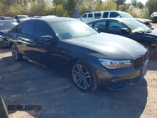 2017 BMW 7 Series 740i z VIN WBA7E2C57HG739465, wystawiony jako IAAI lot #41764778 z przebiegiem 84 814 mil mil oraz . Historia ofert i sprzedaży dostępna na DreamBid. Obrazek 1.