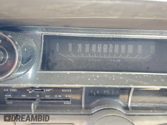 1963 Cadillac DeVille z VIN 63N073265, wystawiony jako Copart lot #58598785 z przebiegiem 79 382 mil mil oraz Czysty tytuł • Clean title. Historia ofert i sprzedaży dostępna na DreamBid. Obrazek 9.