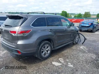 2014 Toyota Highlander XLE z VIN 5TDJKRFH6ES006521, wystawiony jako IAAI lot #42289374 z przebiegiem 62 916 mil mil oraz . Historia ofert i sprzedaży dostępna na DreamBid. Obrazek 4.