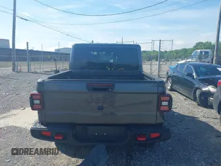2021 Jeep Gladiator Rubicon z VIN 1C6JJTBG9ML592538, wystawiony jako IAAI lot #42206035 z przebiegiem 37 945 mil mil oraz . Historia ofert i sprzedaży dostępna na DreamBid. Obrazek 16.