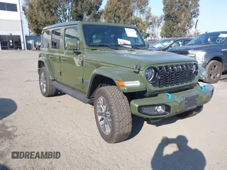 2024 Jeep Wrangler High Altitude z VIN 1C4RJXU64RW209246, wystawiony jako IAAI lot #41454735 z przebiegiem 6 832 mil mil oraz . Historia ofert i sprzedaży dostępna na DreamBid. Obrazek 1.