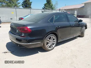 2018 Volkswagen Passat S z VIN 1VWAA7A39JC006444, wystawiony jako IAAI lot #42233008 z przebiegiem 136 828 mil mil oraz . Historia ofert i sprzedaży dostępna na DreamBid. Obrazek 4.