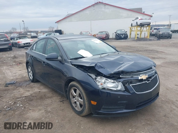 2014 Chevrolet Cruze 1LT z VIN 1G1PC5SB1E7248119, wystawiony jako IAAI lot #41653001 z przebiegiem 142 043 mil mil oraz . Historia ofert i sprzedaży dostępna na DreamBid. Obrazek 6.