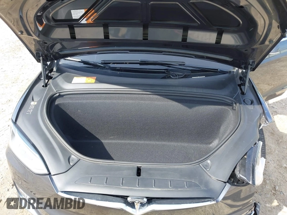 2017 Tesla Model X 90D z VIN 5YJXCBE20HF070235, wystawiony jako IAAI lot #42099344 z przebiegiem 57 686 mil mil oraz . Historia ofert i sprzedaży dostępna na DreamBid. Obrazek 10.