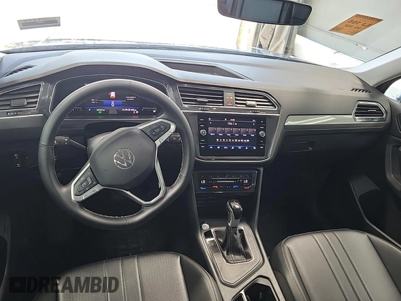 2024 Volkswagen Tiguan SE with VIN 3VV3B7AX5RM107598, listed as a IAAI auction lot 42796418 with 25,762 mi miles and . Bid and sale history available at DreamBid. Image 6.