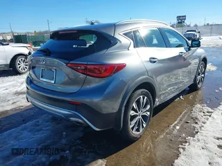 2018 Infiniti QX30 Premium z VIN SJKCH5CR7JA047290, wystawiony jako IAAI lot #41270760 z przebiegiem 72 169 mil mil oraz . Historia ofert i sprzedaży dostępna na DreamBid. Obrazek 4.