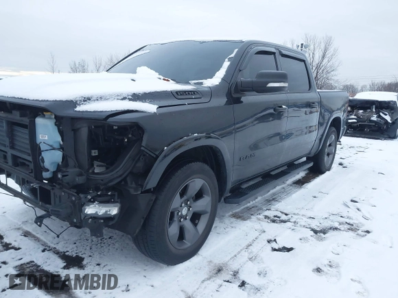 2020 Ram 1500 Big Horn z VIN 1C6RRFFG7LN285301, wystawiony jako IAAI lot #41241988 z przebiegiem 89 567 mil mil oraz . Historia ofert i sprzedaży dostępna na DreamBid. Obrazek 19.