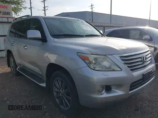 2011 Lexus LX 570 z VIN JTJHY7AX9B4068872, wystawiony jako IAAI lot #42515782 z przebiegiem 121 346 mil mil oraz . Historia ofert i sprzedaży dostępna na DreamBid. Obrazek 1.