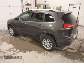 2016 Jeep Cherokee Latitude z VIN 1C4PJMCS2GW133592, wystawiony jako IAAI lot #41523996 z przebiegiem 193 154 mil mil oraz . Historia ofert i sprzedaży dostępna na DreamBid. Obrazek 3.