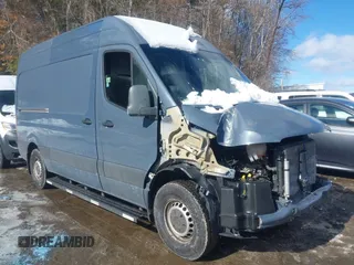 2019 Mercedes-Benz Sprinter Cargo with VIN WD4PF0CD8KP046669, listed as a IAAI auction lot 41575733 with 140,492 mi miles. Bid and sale history available at carsss.com. Image 1.