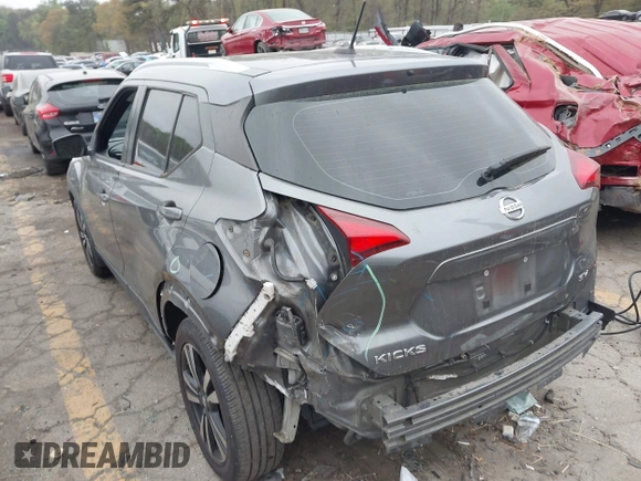 2020 Nissan Kicks SV z VIN 3N1CP5CV9LL519118, wystawiony jako IAAI lot #41899493 z przebiegiem 105 857 mil mil oraz . Historia ofert i sprzedaży dostępna na DreamBid. Obrazek 3.