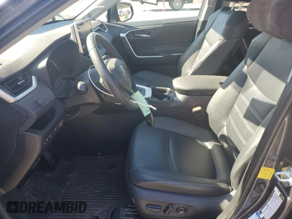 2021 Toyota RAV4 XLE Premium z VIN 2T3A1RFV5MW145979, wystawiony jako Copart lot #62752895 z przebiegiem 35 096 mil mil oraz Szkoda całkowita • Salvage title. Historia ofert i sprzedaży dostępna na DreamBid. Obrazek 7.