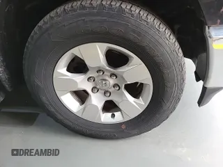 2022 Ram 1500 Big Horn z VIN 1C6RRFFG3NN179009, wystawiony jako IAAI lot #42521052 z przebiegiem 60 189 mil mil oraz . Historia ofert i sprzedaży dostępna na DreamBid. Obrazek 33.