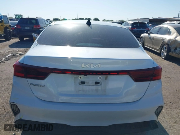 2022 Kia Forte LXS z VIN 3KPF24AD9NE490305, wystawiony jako IAAI lot #41979052 z przebiegiem 80 334 mil mil oraz . Historia ofert i sprzedaży dostępna na DreamBid. Obrazek 16.
