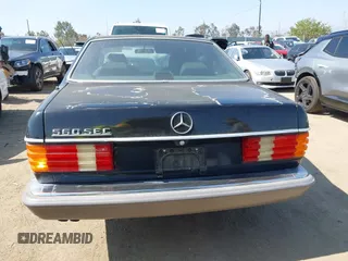 1991 Mercedes-Benz 560 с VIN WDBCA45E5MA586408, выставлен на аукционе IAAI как лот 42454893 с пробегом 188 572 миль миль и . История ставок и продаж доступна на DreamBid. Изображение 16.