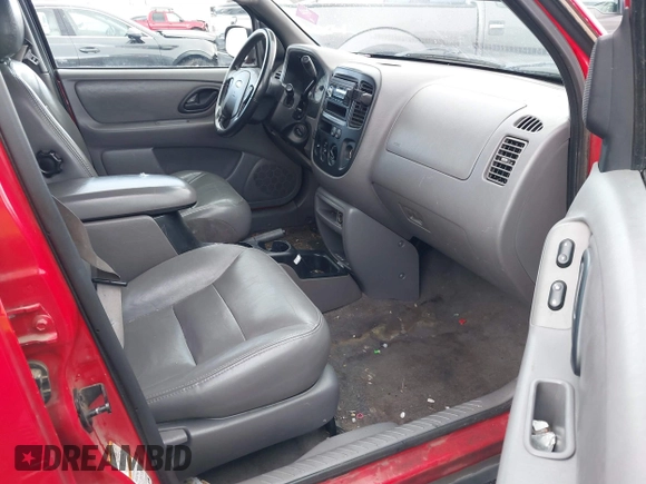 2002 Ford Escape XLT Choice with VIN 1FMCU04122KD84869, listed as a IAAI auction lot 41797569 with 181,346 mi miles. Bid and sale history available at carsss.com. Image 5.