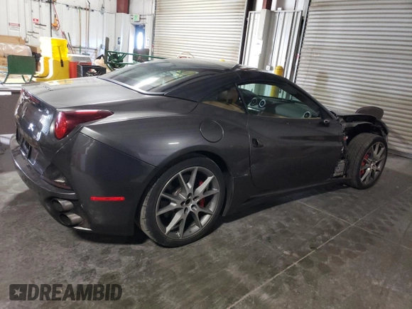 2010 Ferrari California z VIN ZFF65LJA8A0168430, wystawiony jako Copart lot #50759965 z przebiegiem 26 006 mil mil oraz Szkody całkowita. Historia ofert i sprzedaży dostępna na DreamBid. Obrazek 3.