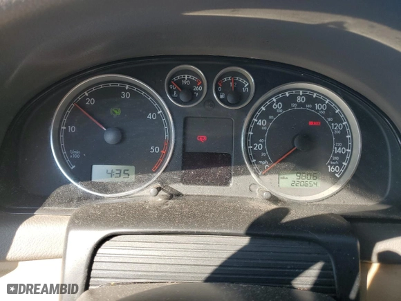 2004 Volkswagen Passat Sedan GLS with VIN WVWPE63B44E316087, listed as a Copart auction lot 70196524 with 220,654 mi miles and Salvage Title. Bid and sale history available at carsss.com. Image 9.